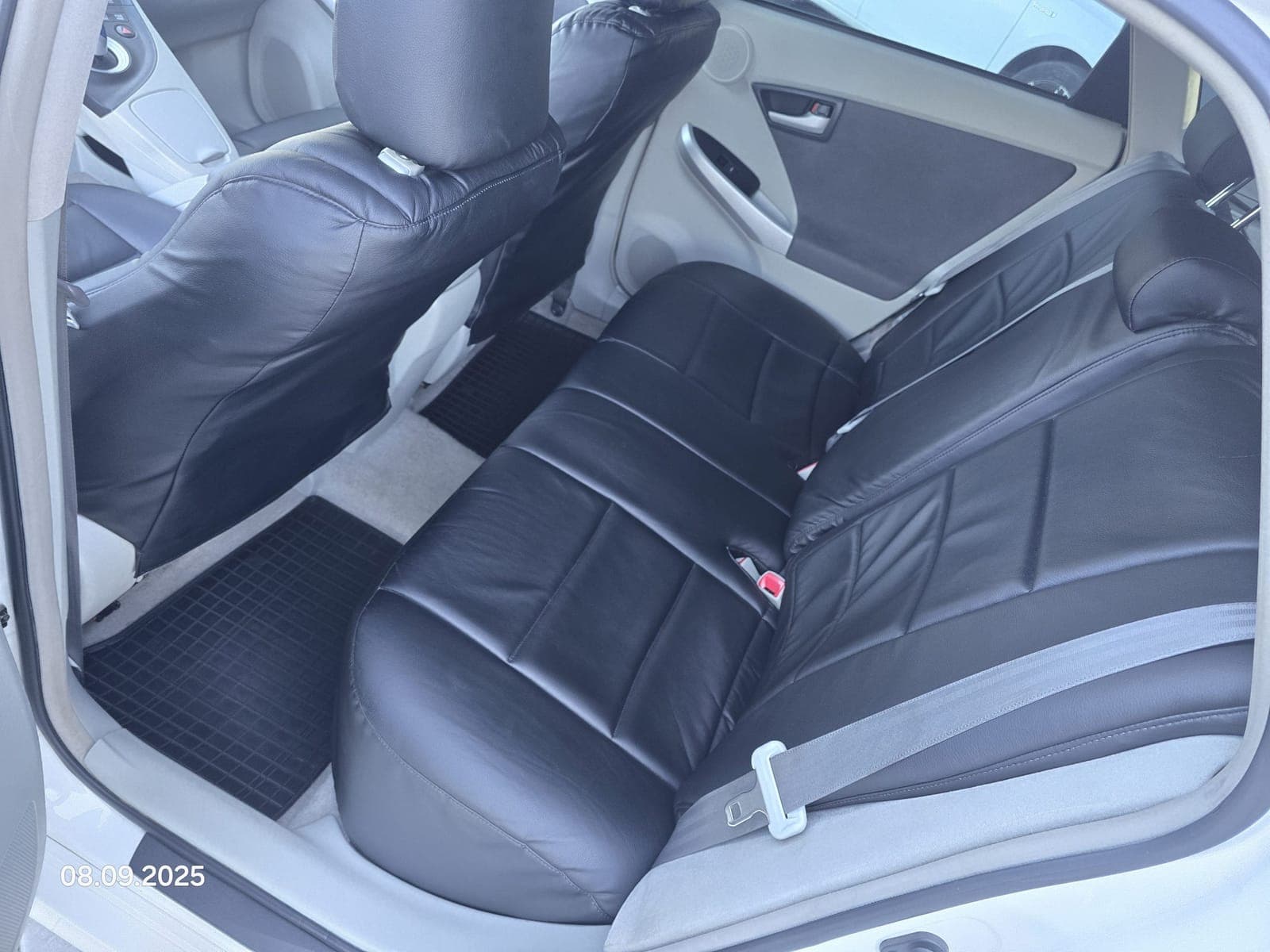 Toyota Prius 2010 — Nuotrauka 2